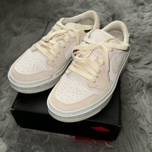 Women’s Air Jordan 1 Elevate low SE sz 6
Nike DH7004-101

Used condition